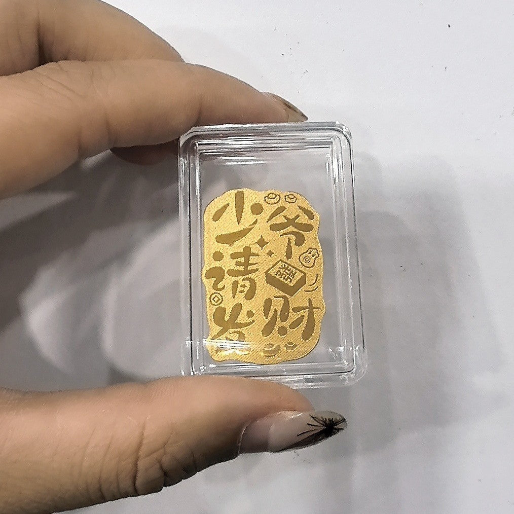 Put gold stickers on the mobile phone