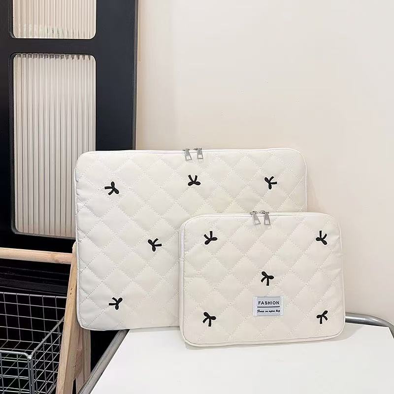 Quilted Tablet Cosmetics Organizer Bag