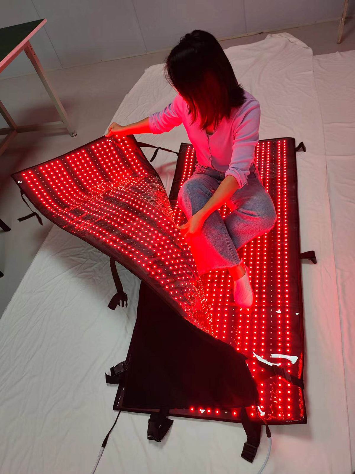 Red light physiotherapy instrument