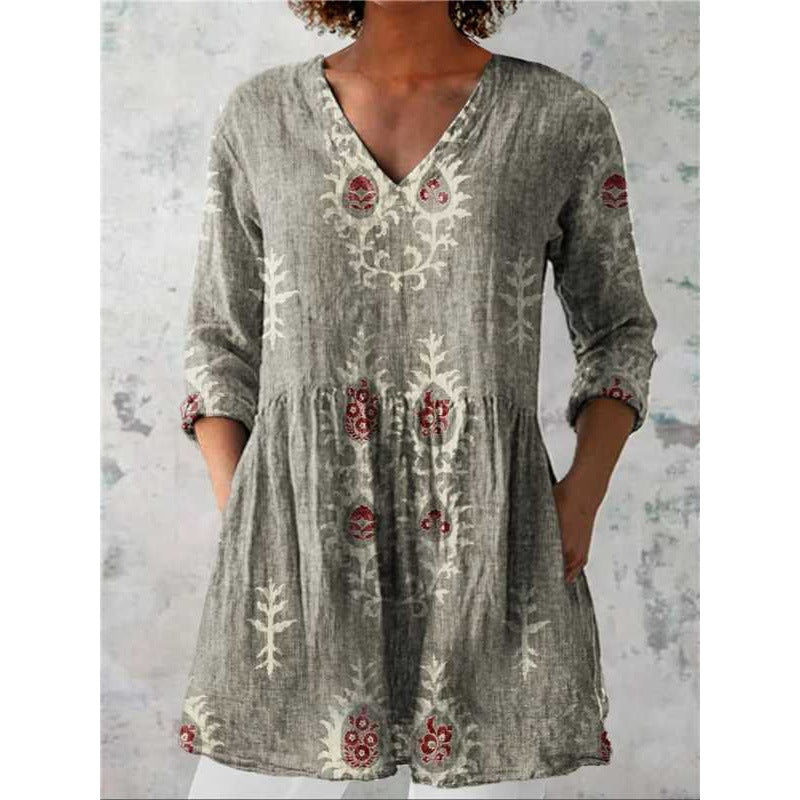 Relaxed and comfortable digital-print, round-neck, short-sleeve women's top