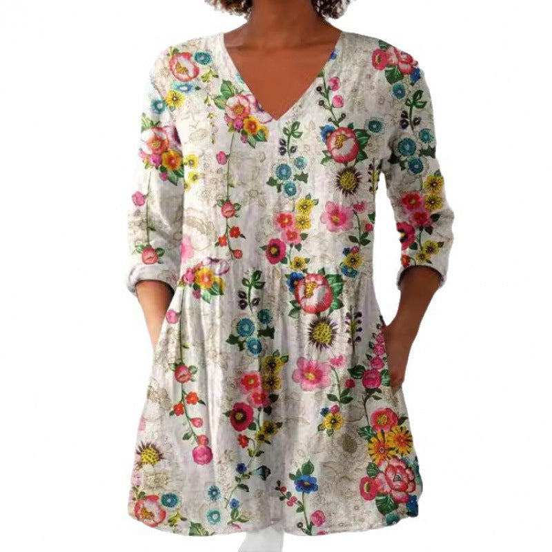 Relaxed and comfortable digital-print, round-neck, short-sleeve women's top