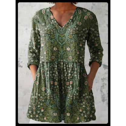 Relaxed and comfortable digital-print, round-neck, short-sleeve women's top