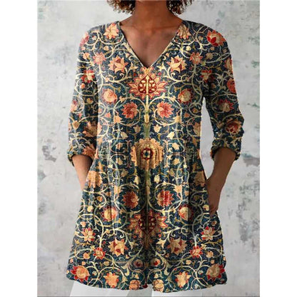 Relaxed and comfortable digital-print, round-neck, short-sleeve women's top