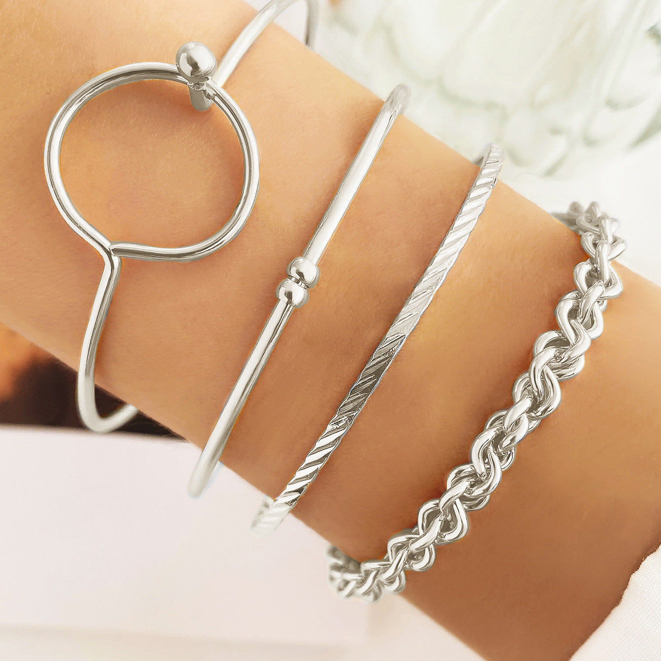 Retro and simple bracelet