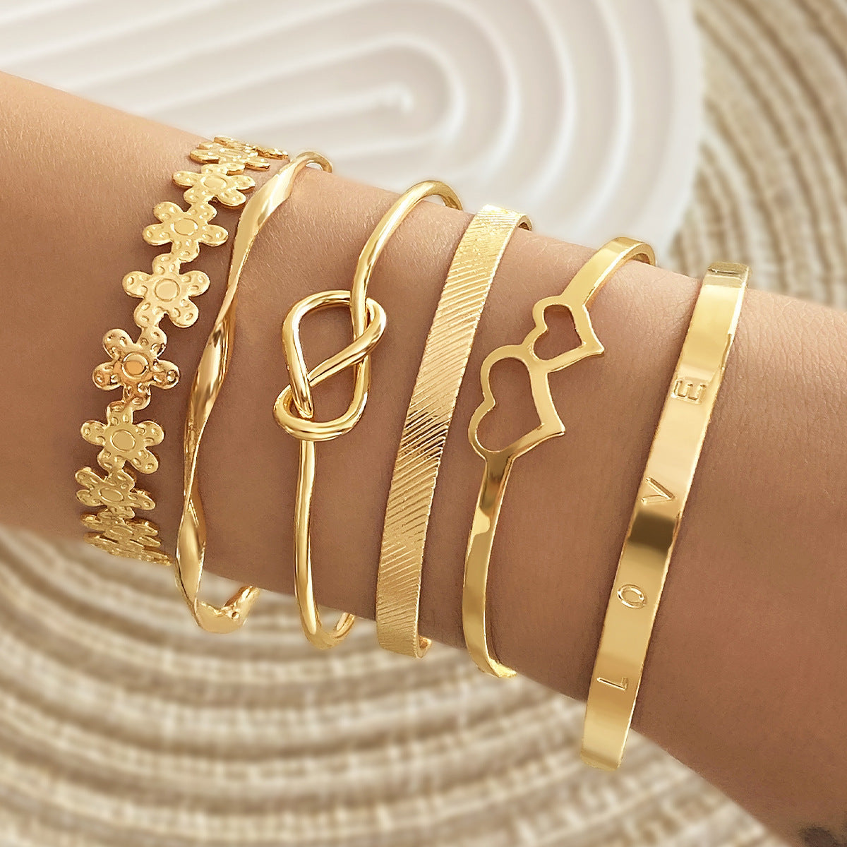 Retro and simple bracelet
