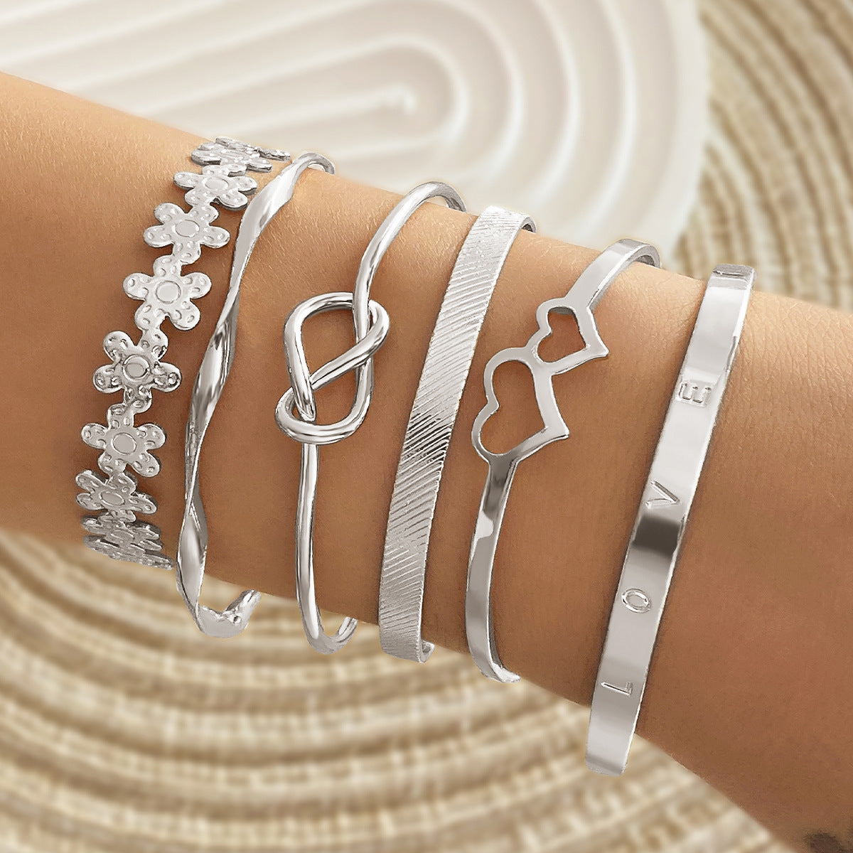 Retro and simple bracelet