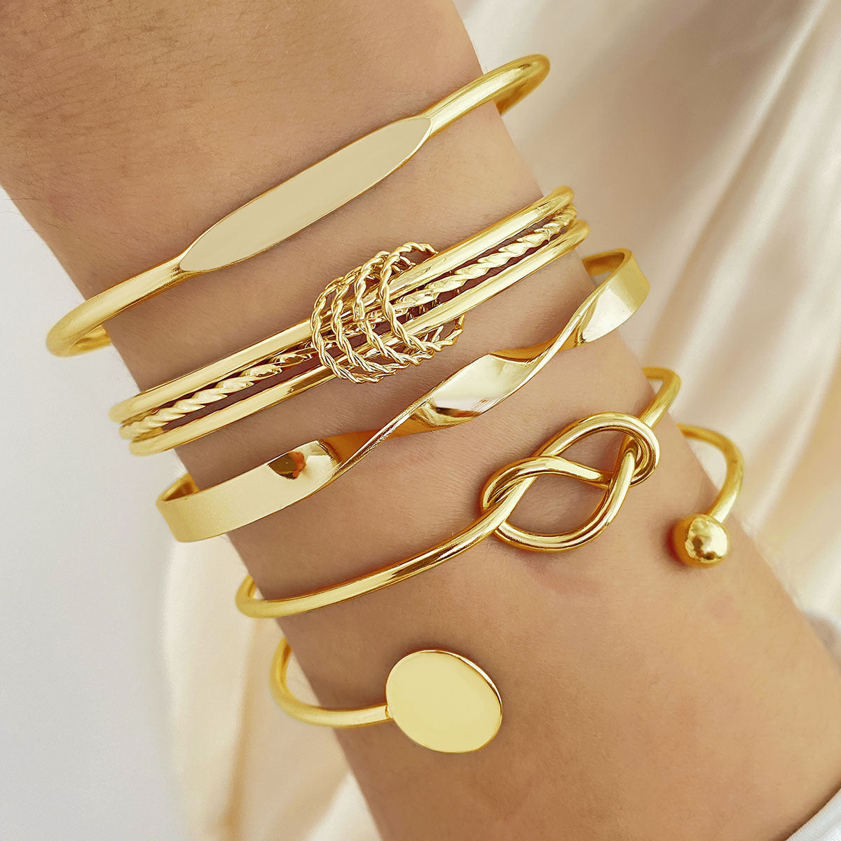 Retro and simple bracelet