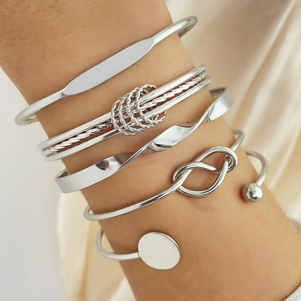 Retro and simple bracelet
