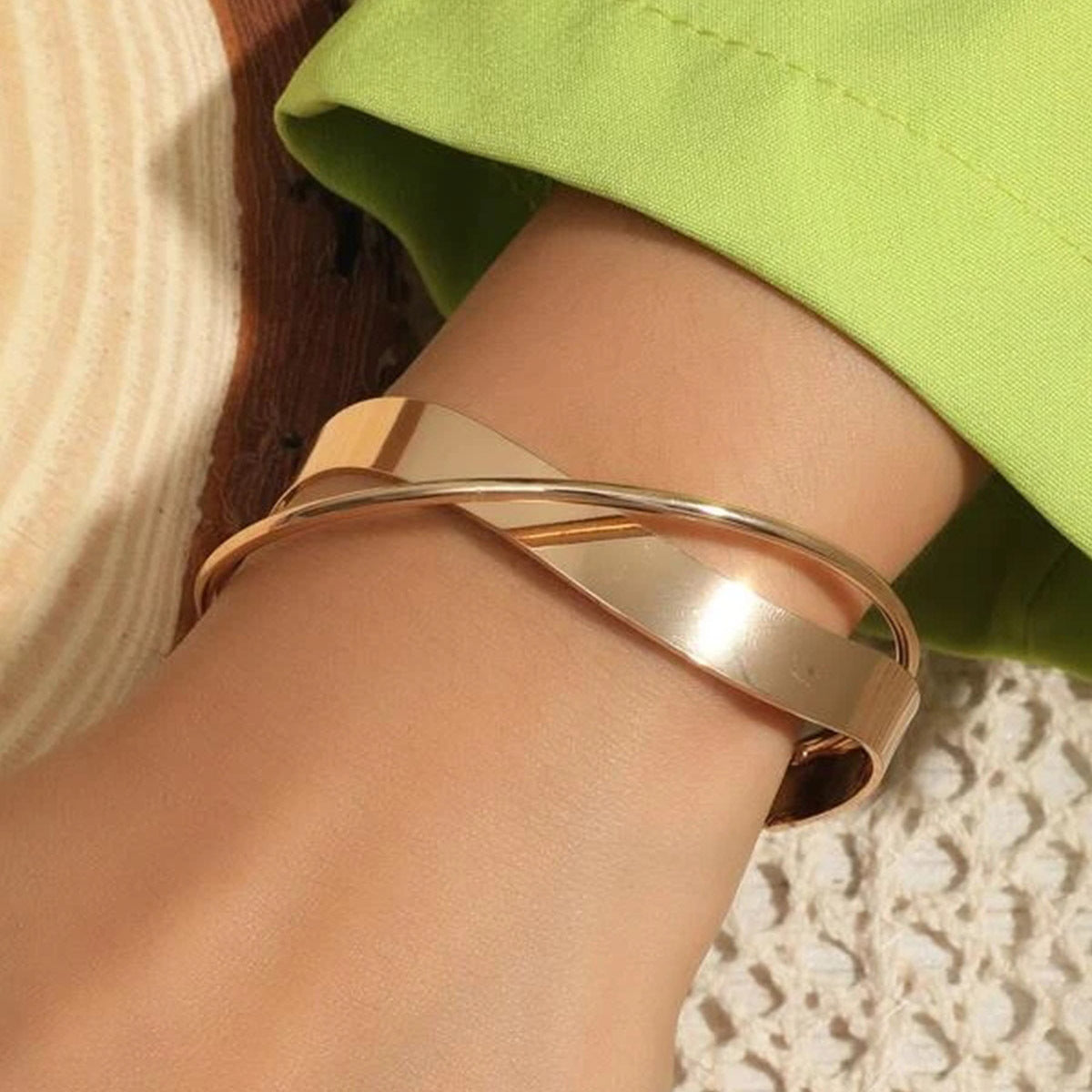 Retro and simple bracelet