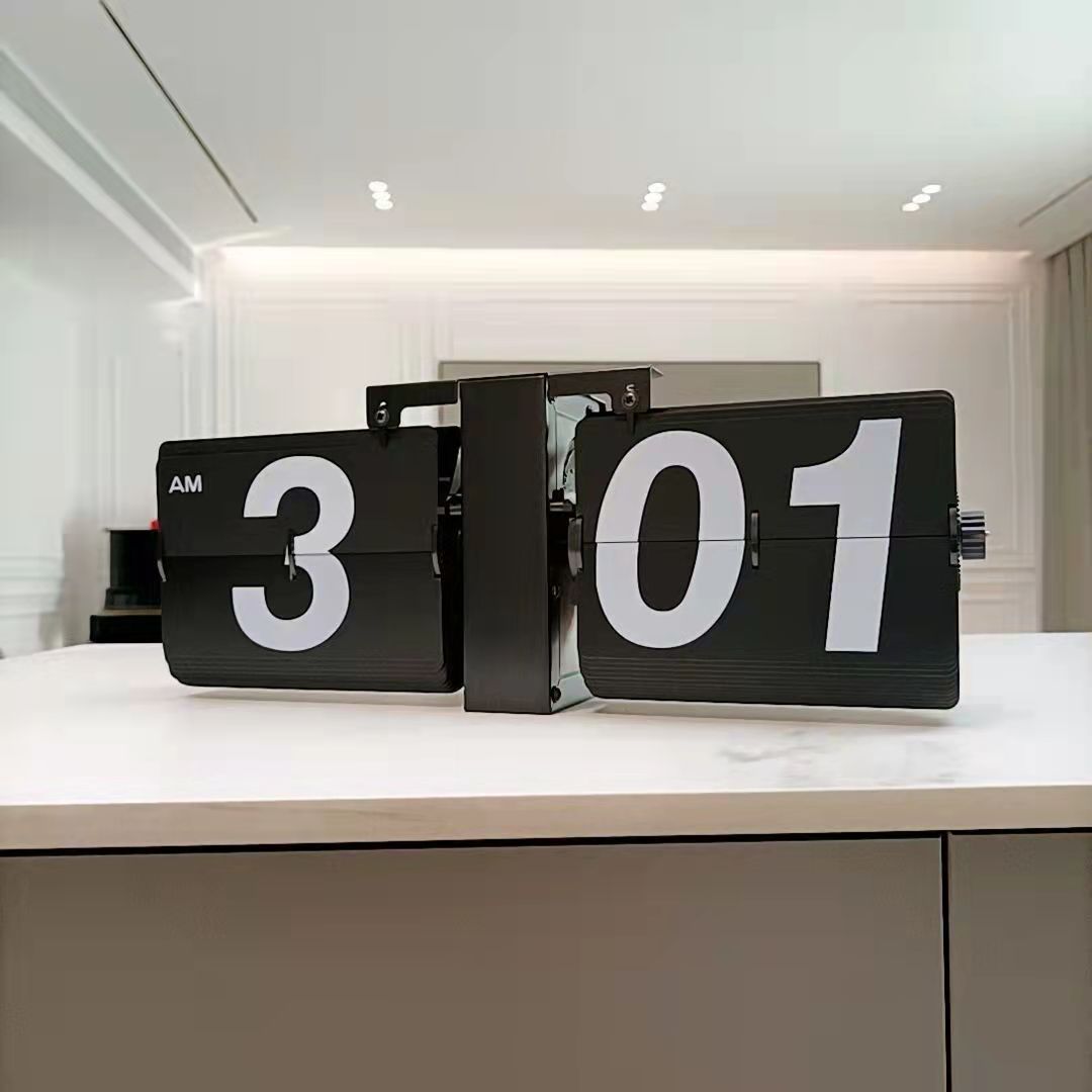 Retro Automatic Page Turning Desk Clock with Quartz Movement