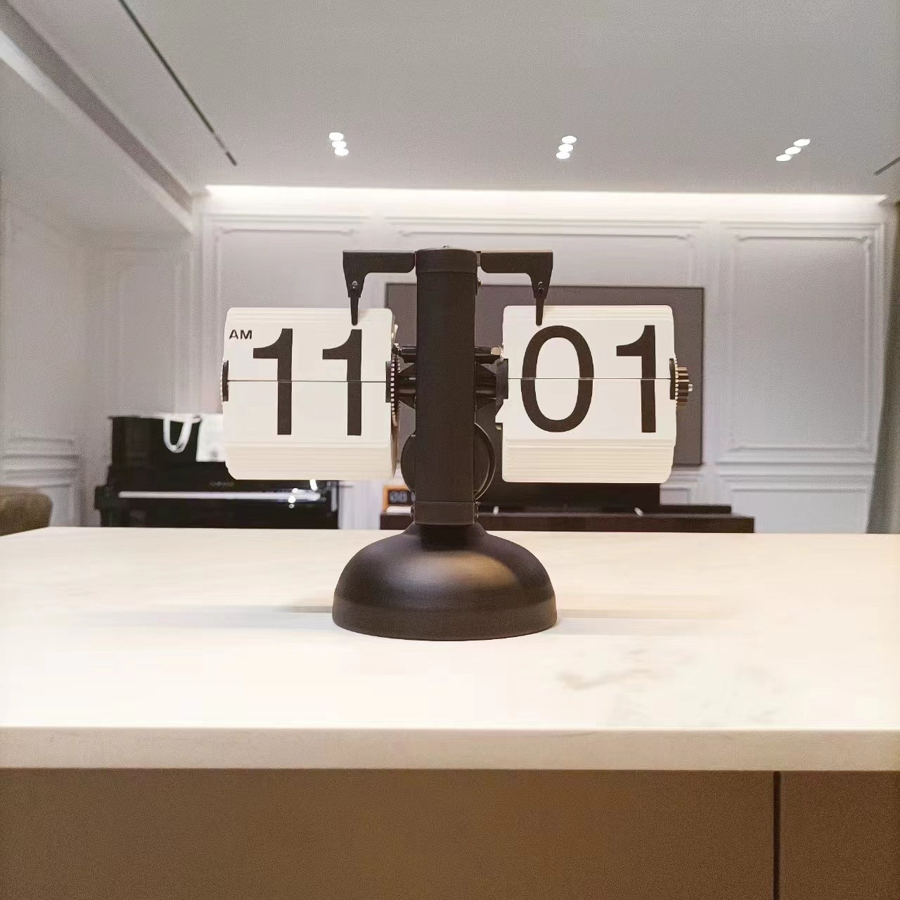 Retro Automatic Page Turning Desk Clock with Quartz Movement