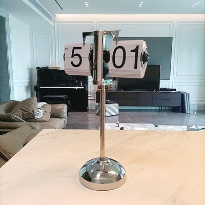 Retro Automatic Page Turning Desk Clock with Quartz Movement