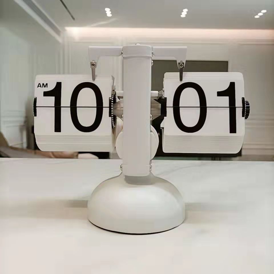 Retro Automatic Page Turning Desk Clock with Quartz Movement