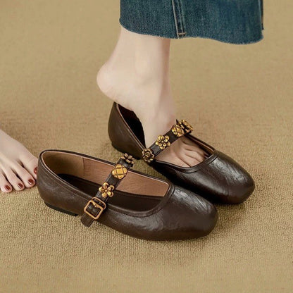 Retro Buckle Flat Shoes