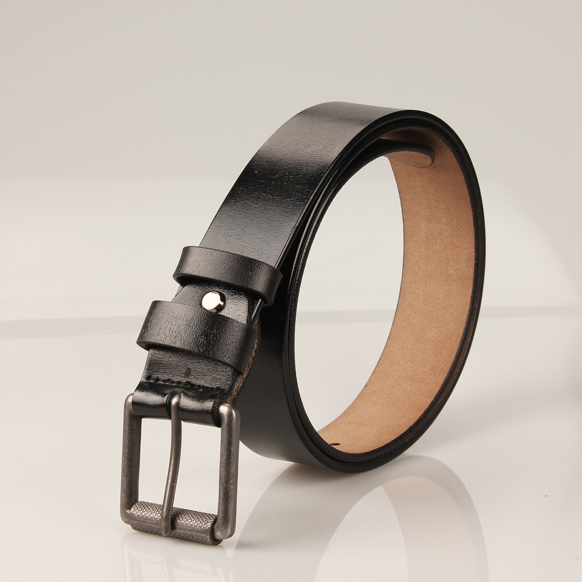 Retro button leather belt