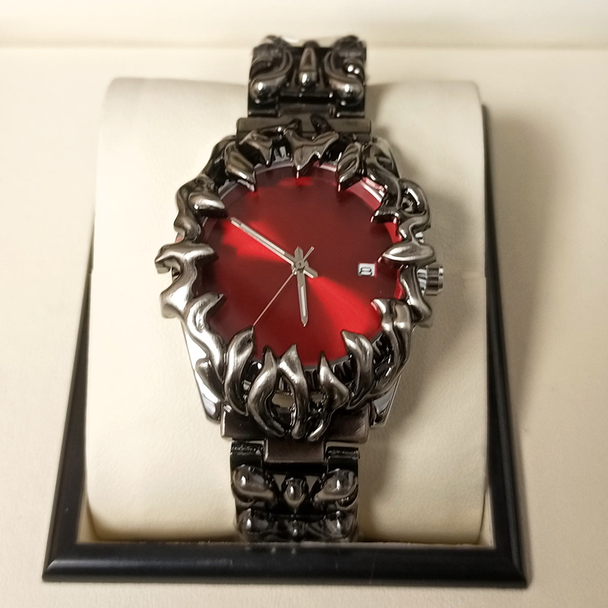 Retro Claw Design Quartz Watch