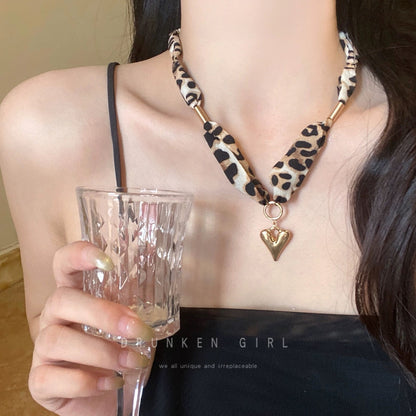 Retro Coffee Color Beaded Necklace
