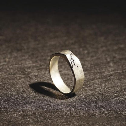 Retro cracked ring