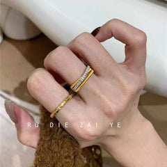 Yellow gold brushed three-ring ring