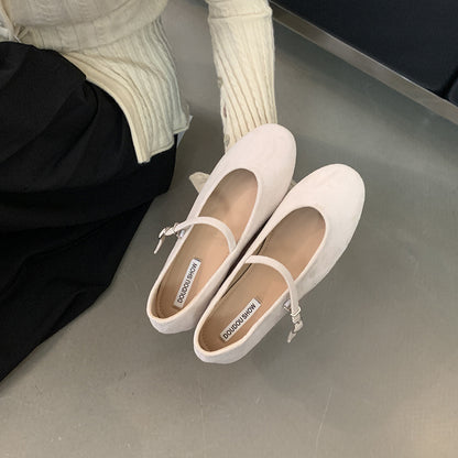Retro flat shoes