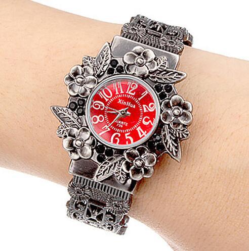 Retro Floral Embossed Quartz Wrist Watch for Women