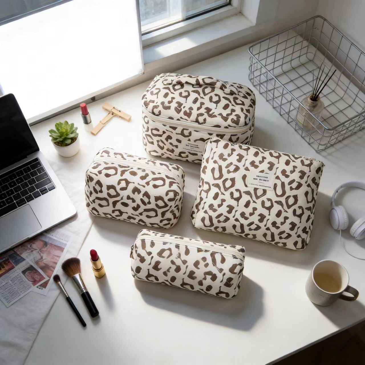Retro Leopard Print Cosmetic Bag with Partition Storage