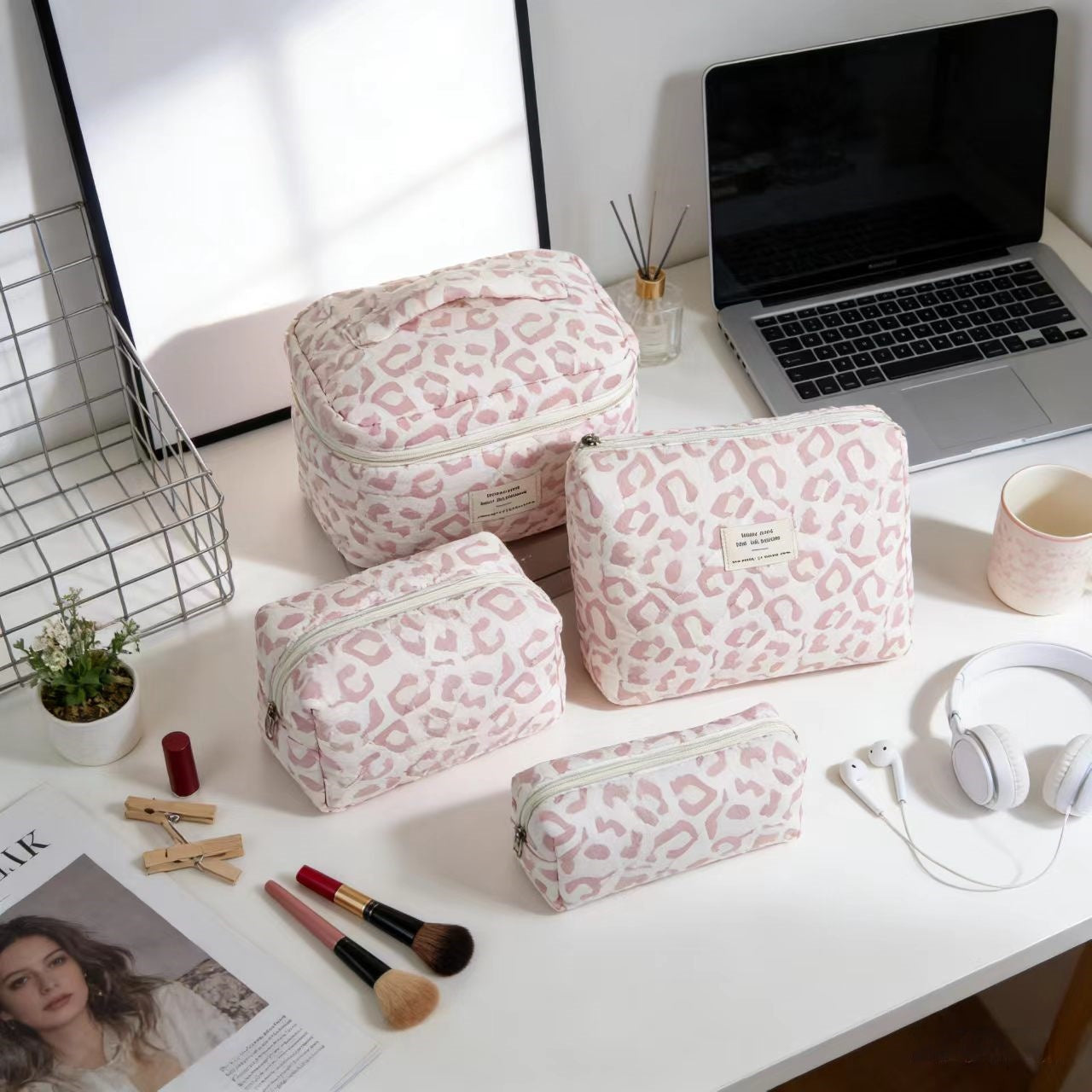 Retro Leopard Print Cosmetic Bag with Partition Storage