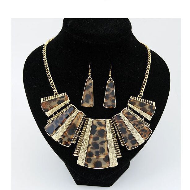 Retro leopard print necklace