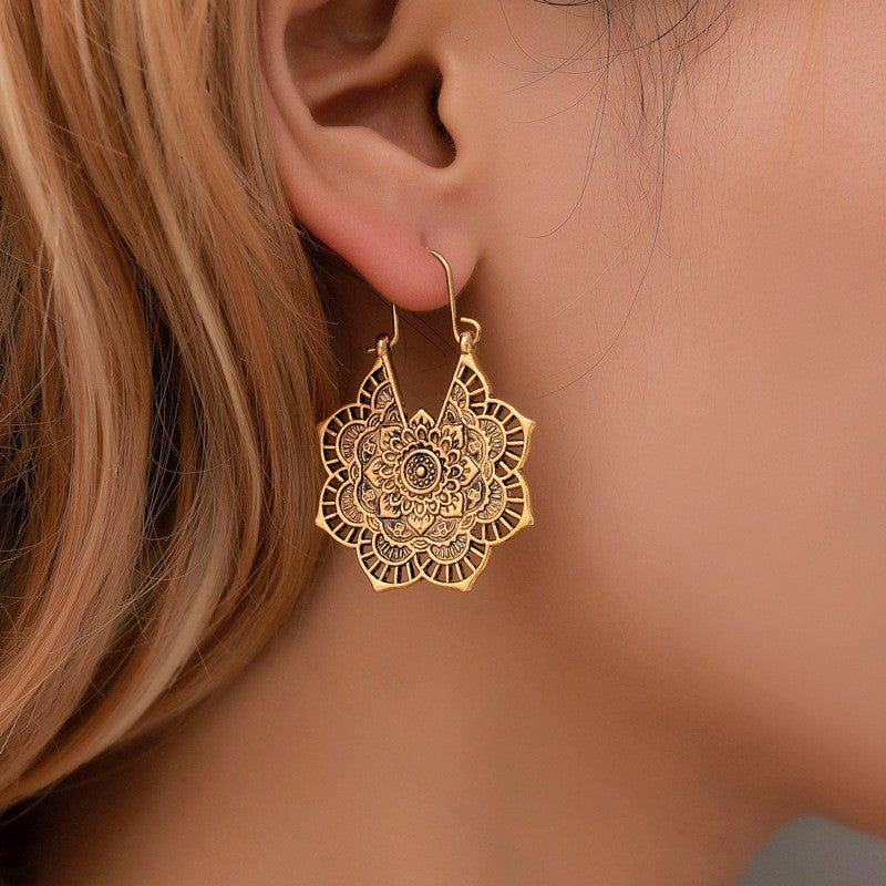 Retro Mandala Floral Carved Metal Earrings