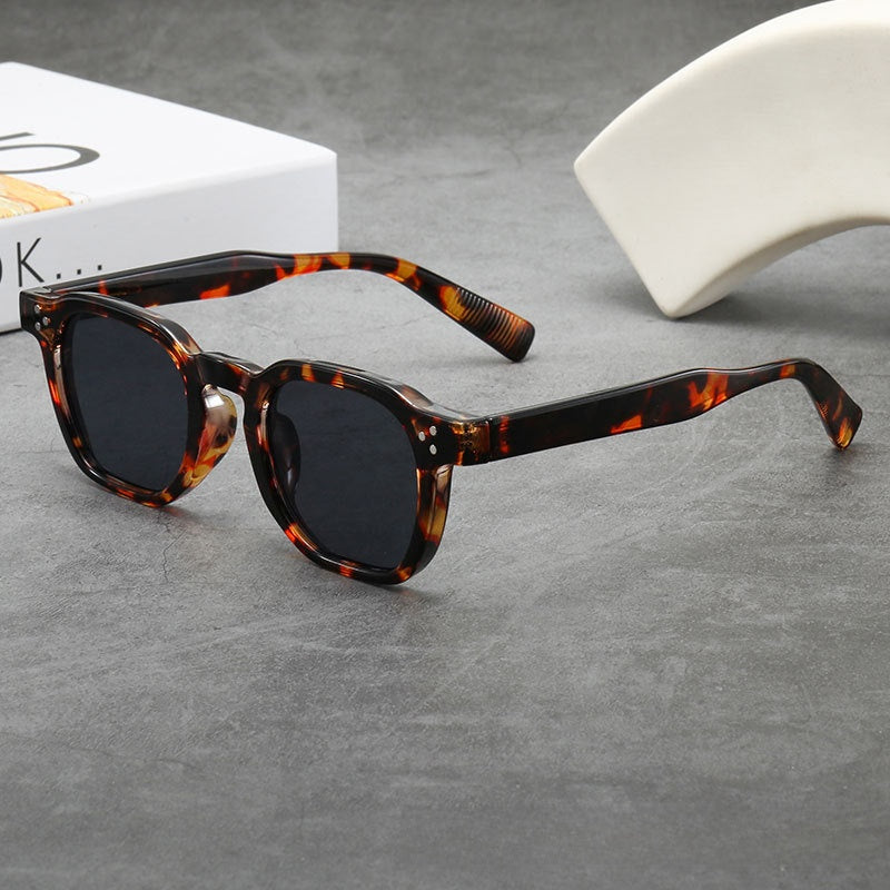 Retro Oval Frame Sunglasses