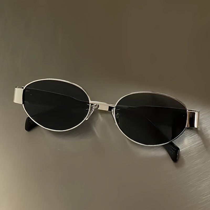 Retro oval-framed sunglasses