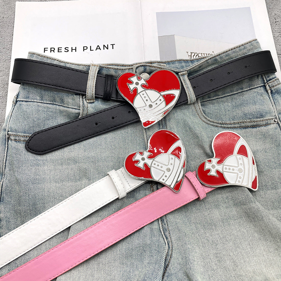 Retro Saturn Heart Buckle Fashion Belt