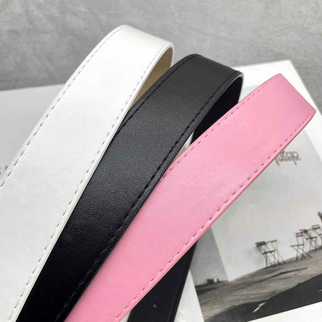 Retro Saturn Heart Buckle Fashion Belt
