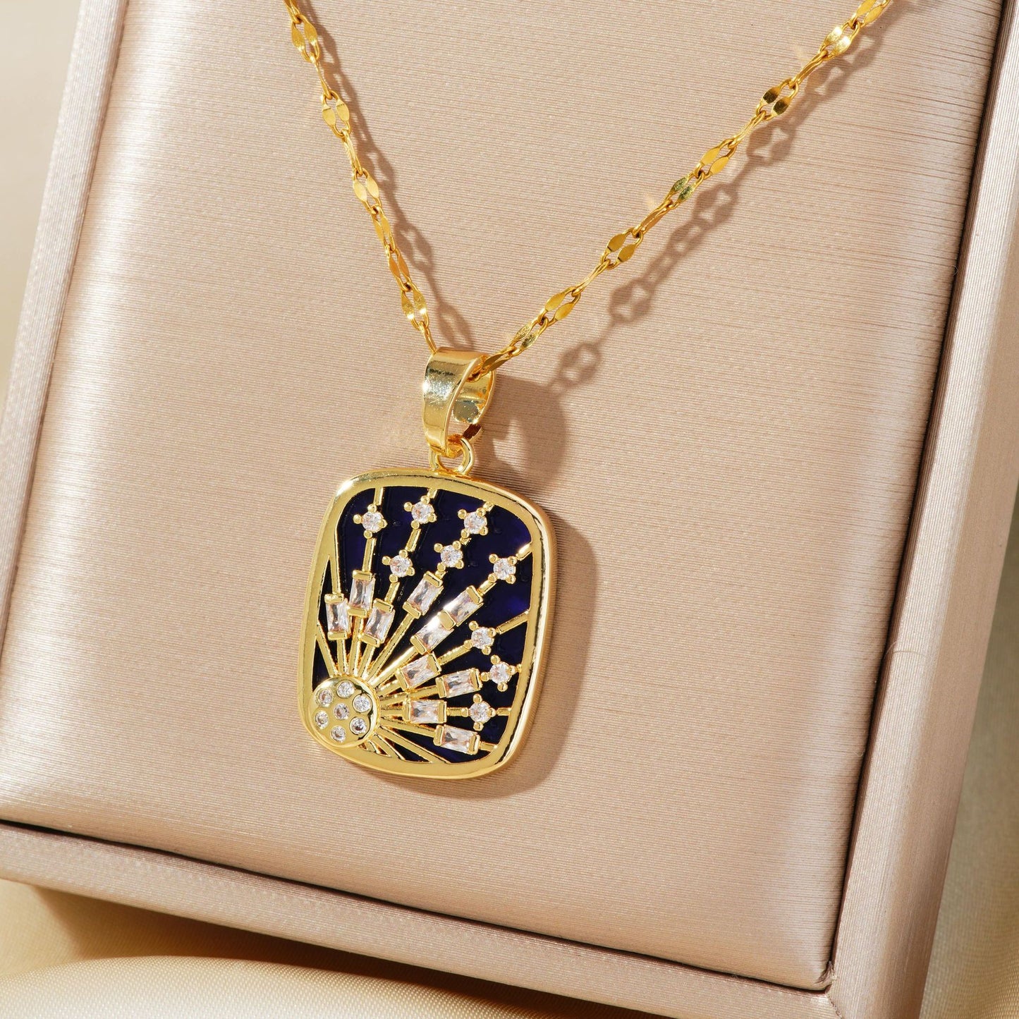 Retro Star Zircon Pendant Necklace