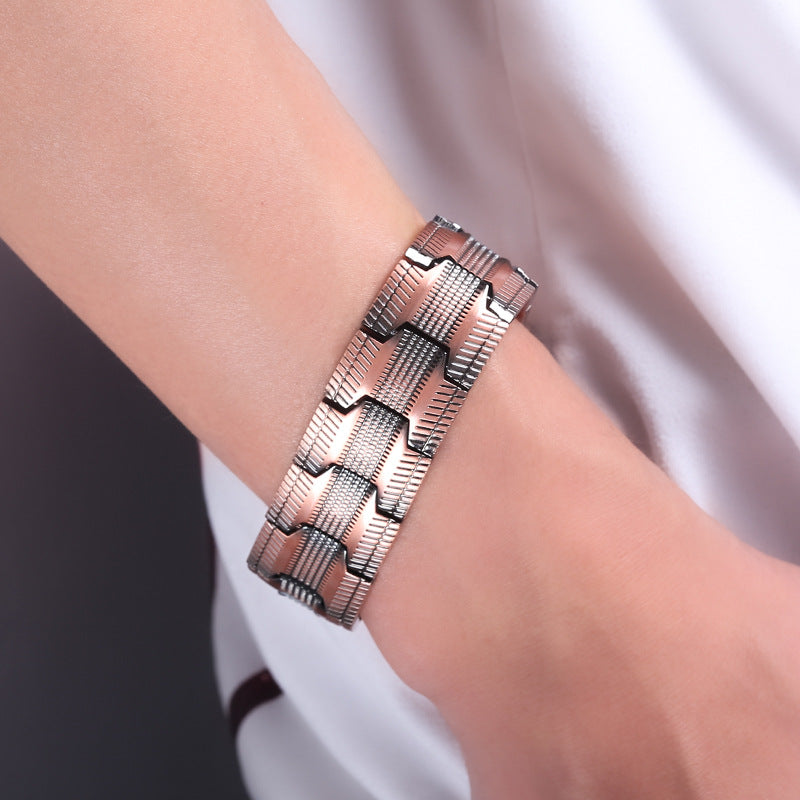Retro-style engraved leather bracelet for men