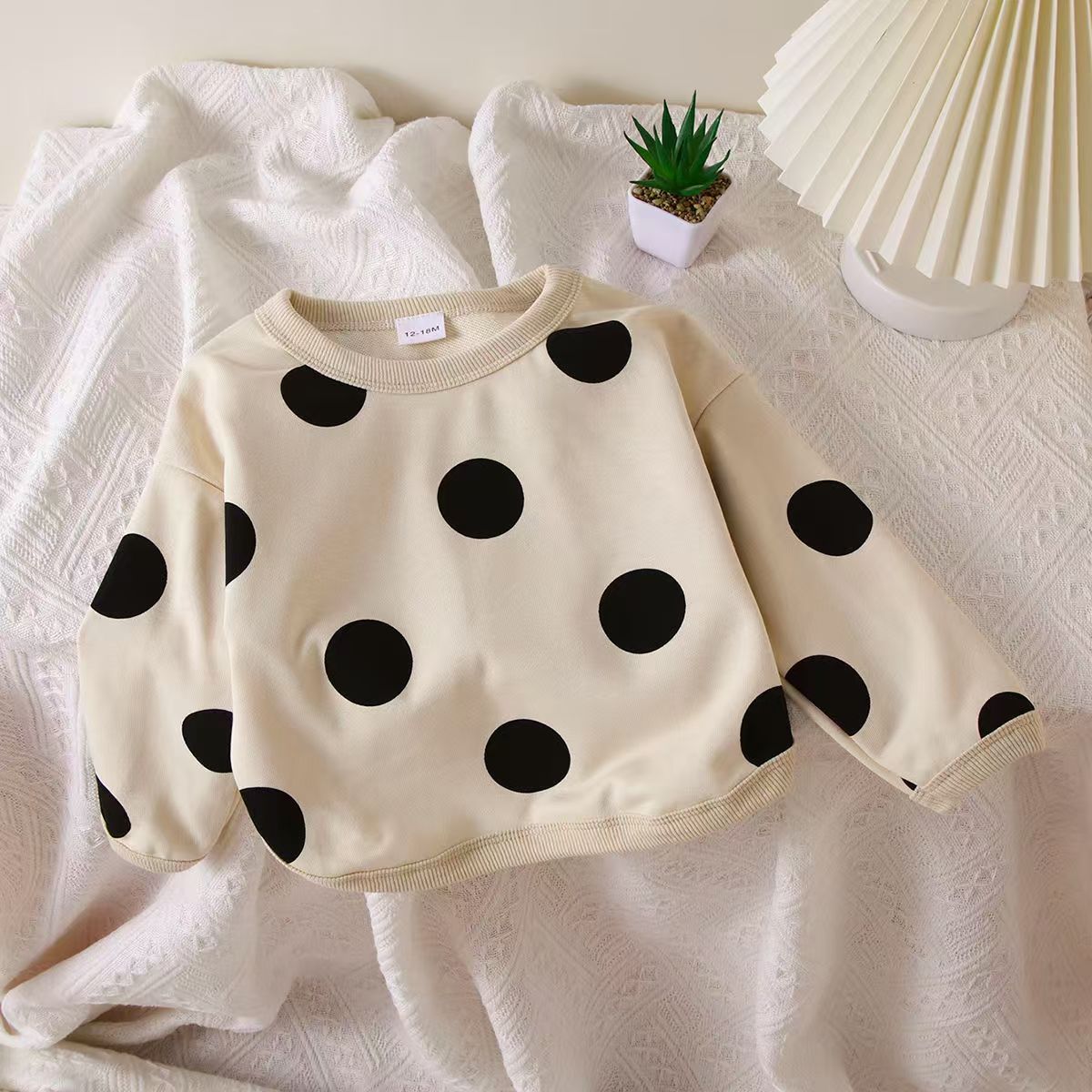 Retro-style fashionable children's round neck pullover top