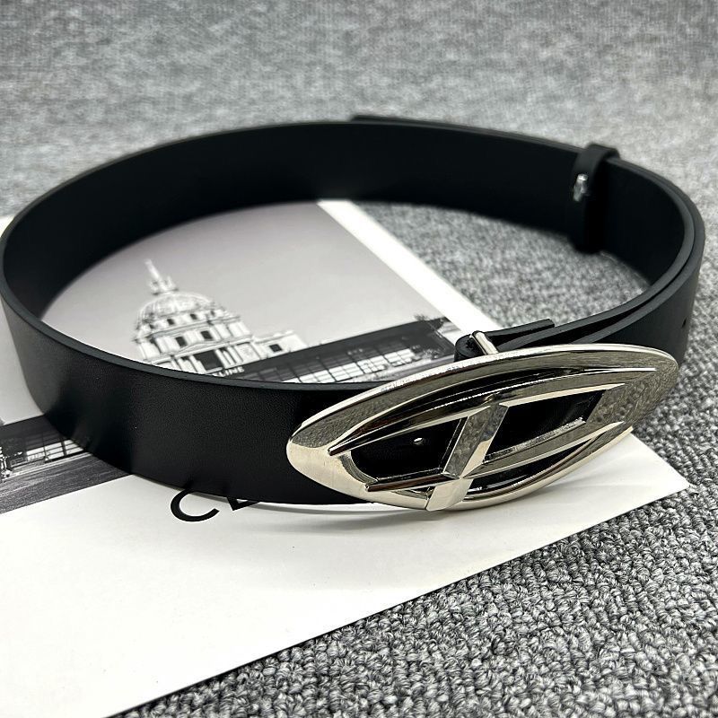 Retro versatile buttoned leather belt