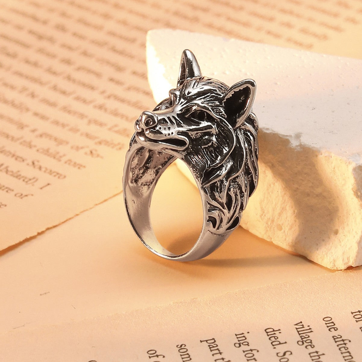 Retro Wolf Head Ring
