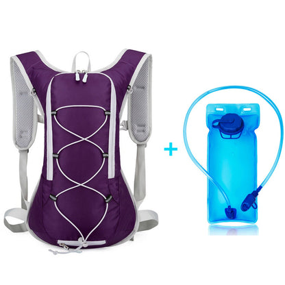 Riding a backpack on both shoulders