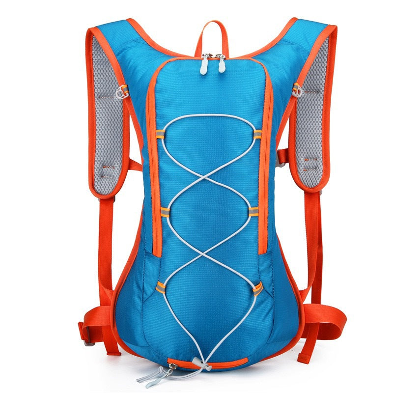 Riding a backpack on both shoulders