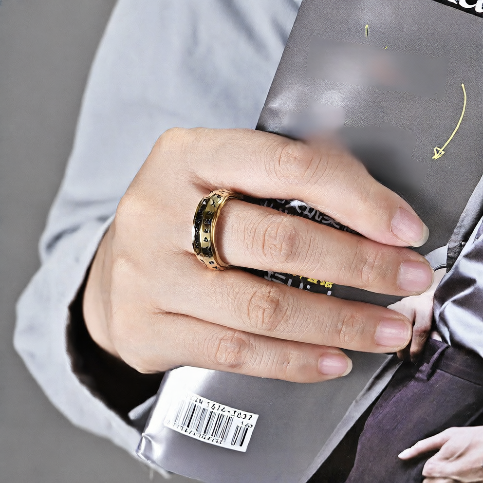 Rotatable ring ring ornament