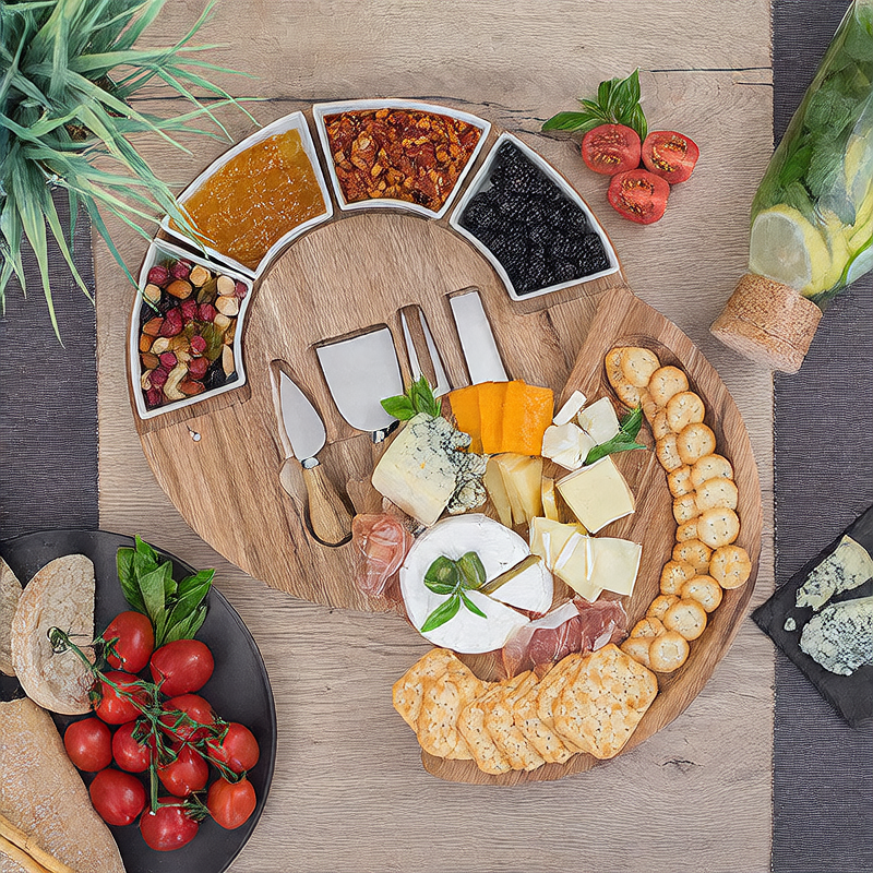 Rotatable round cutting board