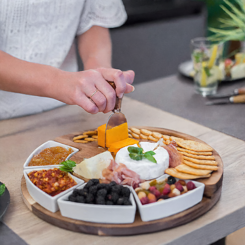 Rotatable round cutting board