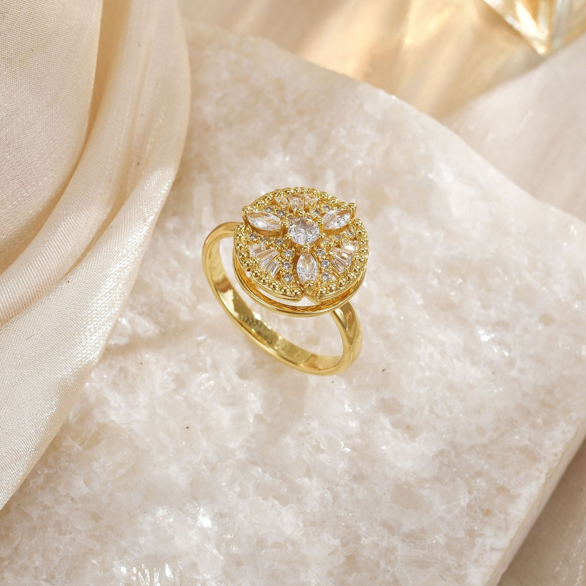 Rotating Zircon Four-Leaf Clover Ring for Women
