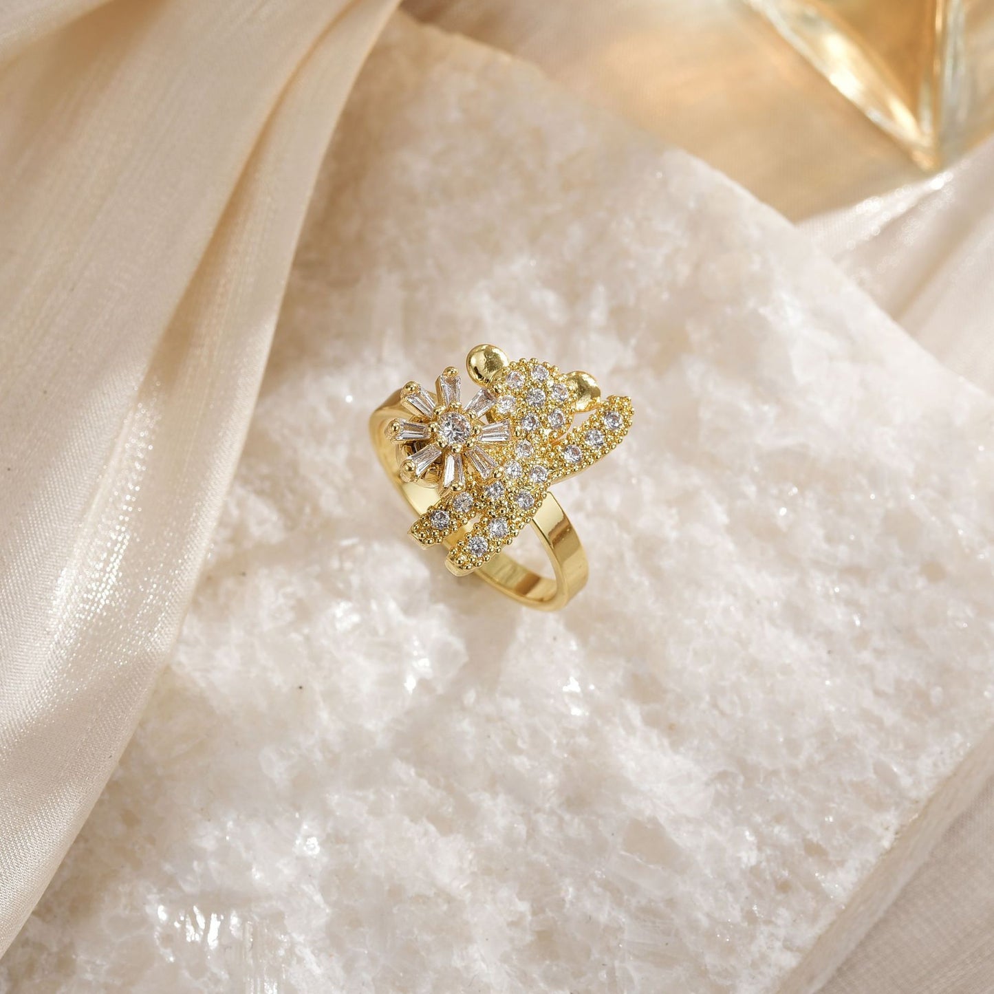 Rotating Zircon Four-Leaf Clover Ring for Women