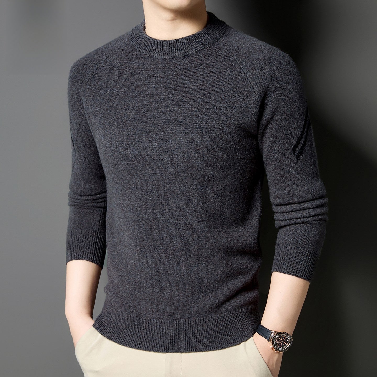 Round-neck casual sweater