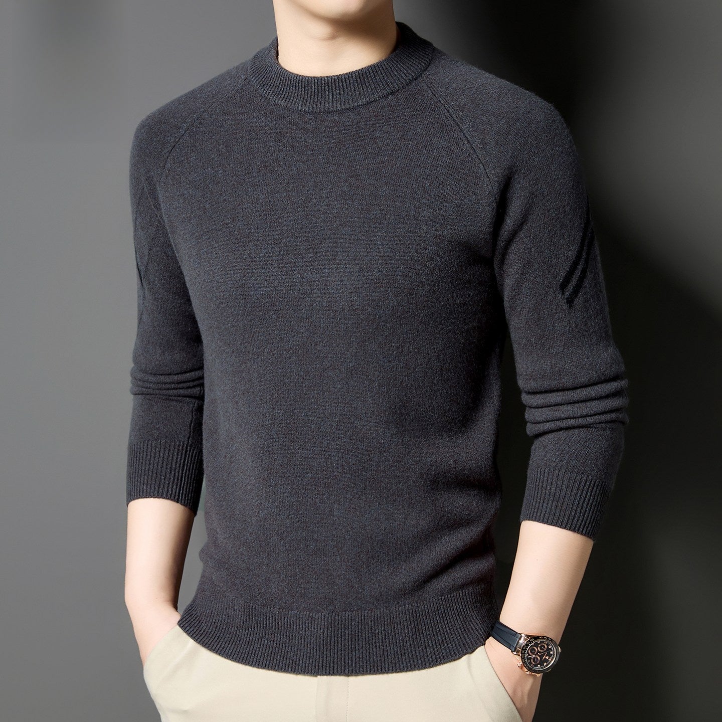 Round-neck casual sweater