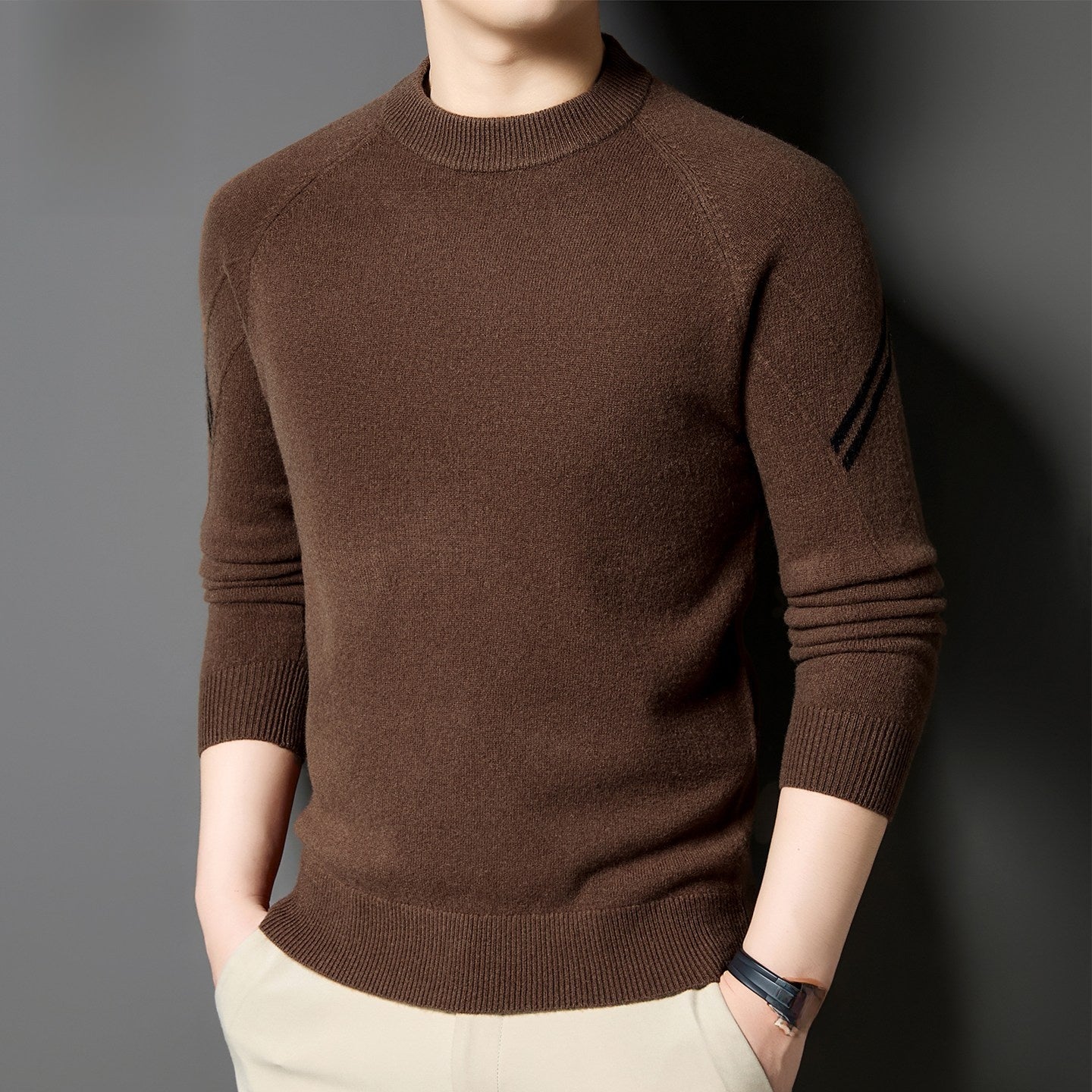 Round-neck casual sweater