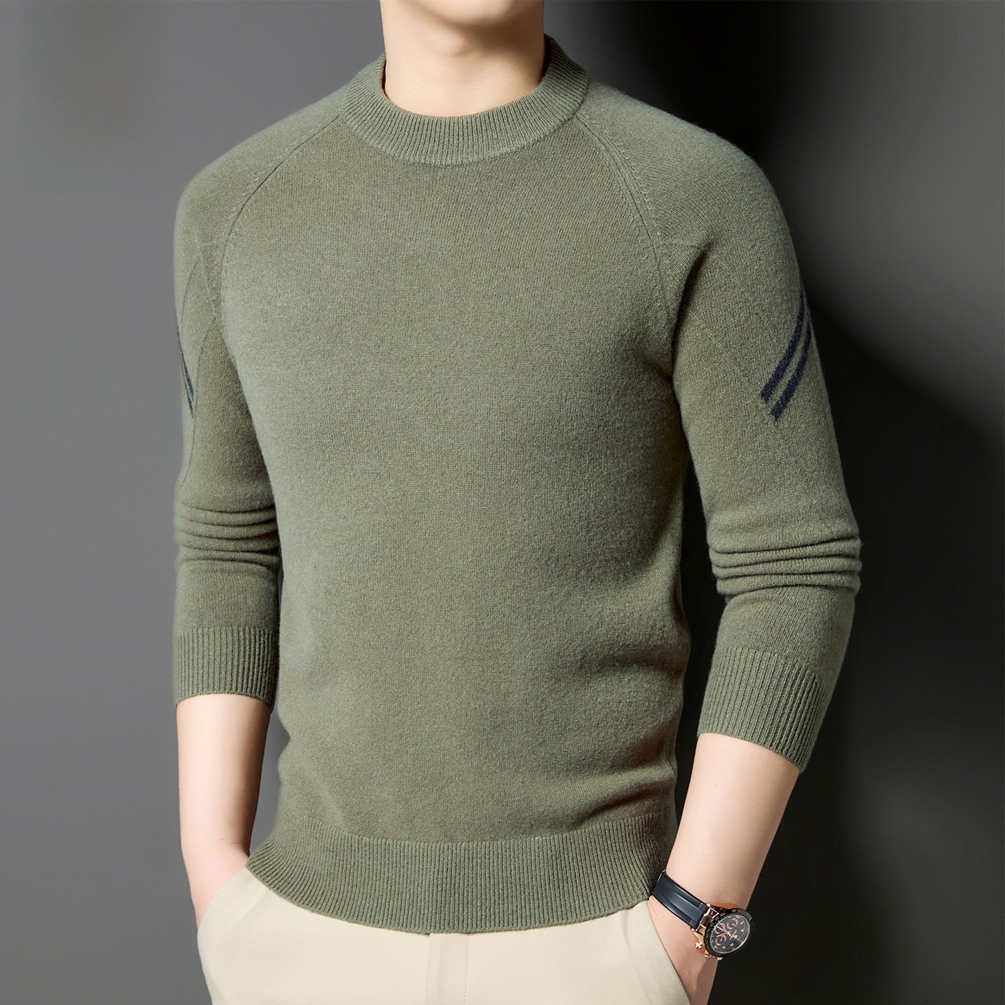 Round-neck casual sweater