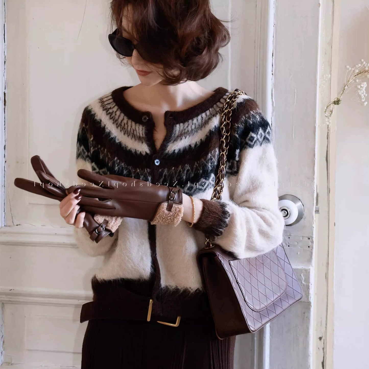 Round-neck knitted cardigan